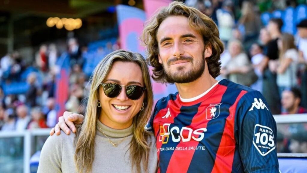 Stefanos Tsitsipas is in a relationship with Spanish tennis player Paula Badosa.