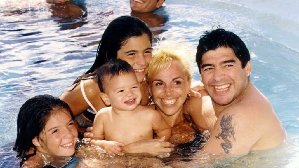 Diego Maradona his beautiful wife Claudia Villafañe and childs. 