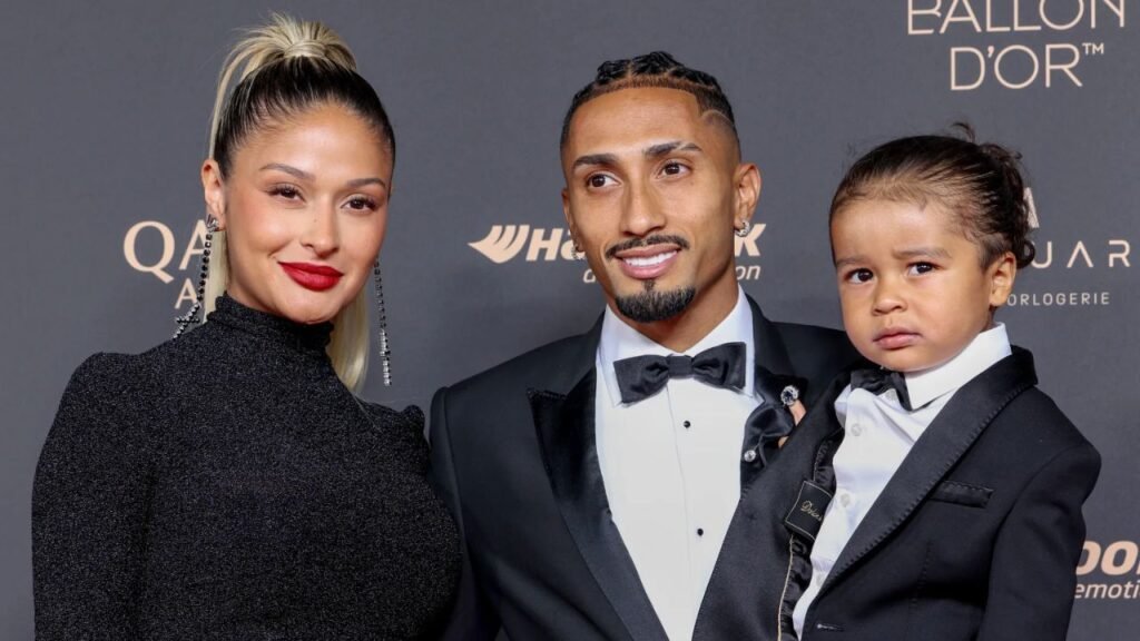 Raphinha with his beautiful wife Natalia Rodrigues Belloli and child. 